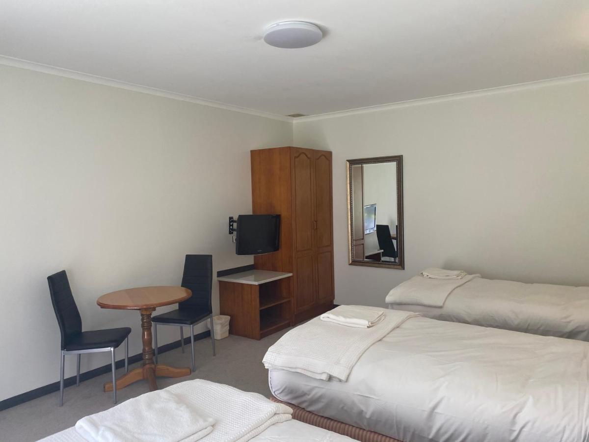 Country Plaza 3*
